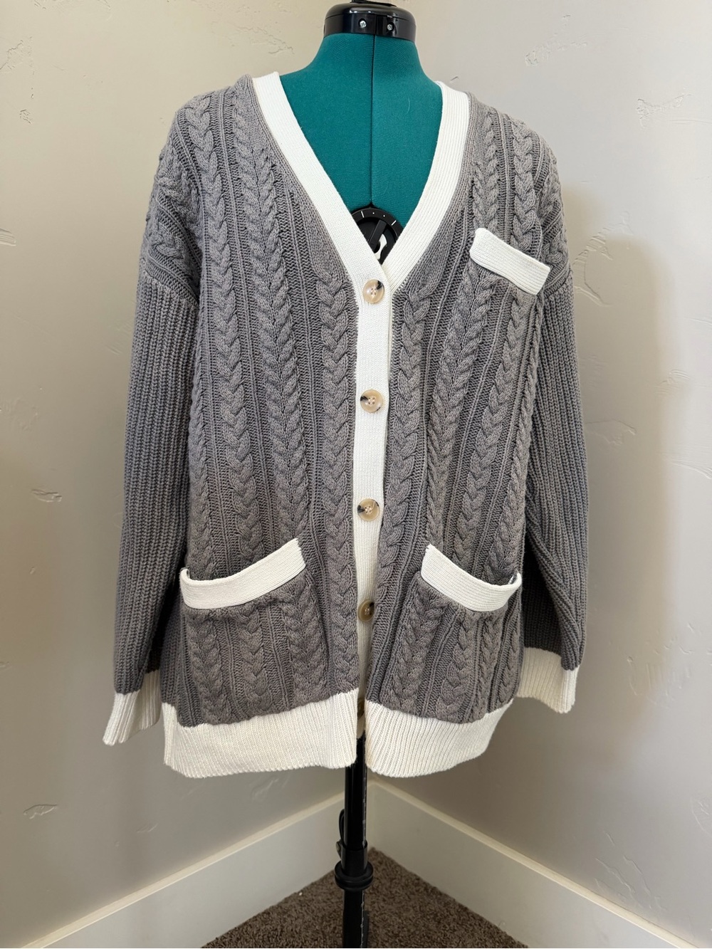Treasure & Bond Women’s Gray Rib-Knit Cardigan  Sweater